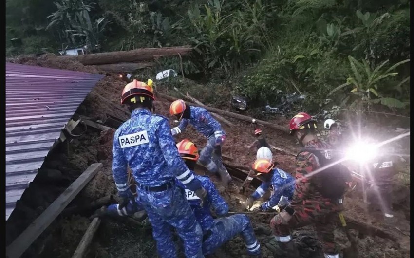 В Малайзии в результате схода оползня погибли 16 туристов