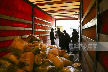 Zəlzələdən sonra Bakıdan Türkiyəyə 127 TIR humanitar yardım göndərilib
