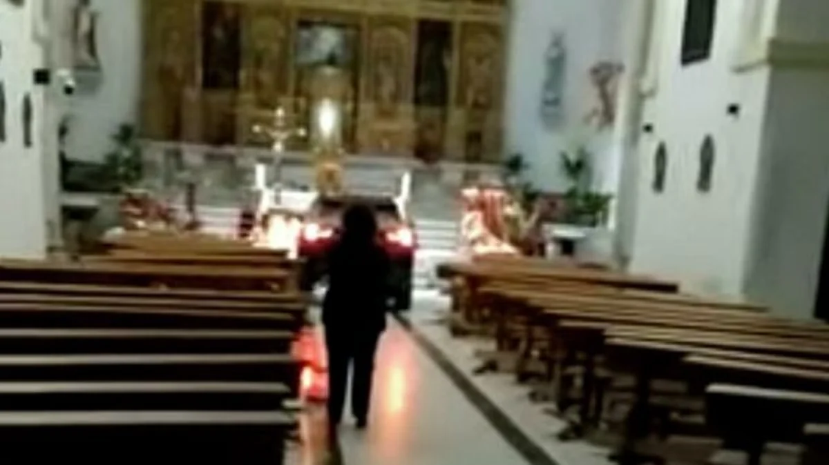 В Испании автомобилист протаранил храм - ВИДЕО