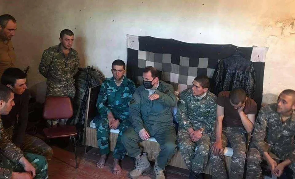 Hikmət Hacıyevdən erməni tərəfinin yayıb sildiyi foto ilə bağlı açıqlama