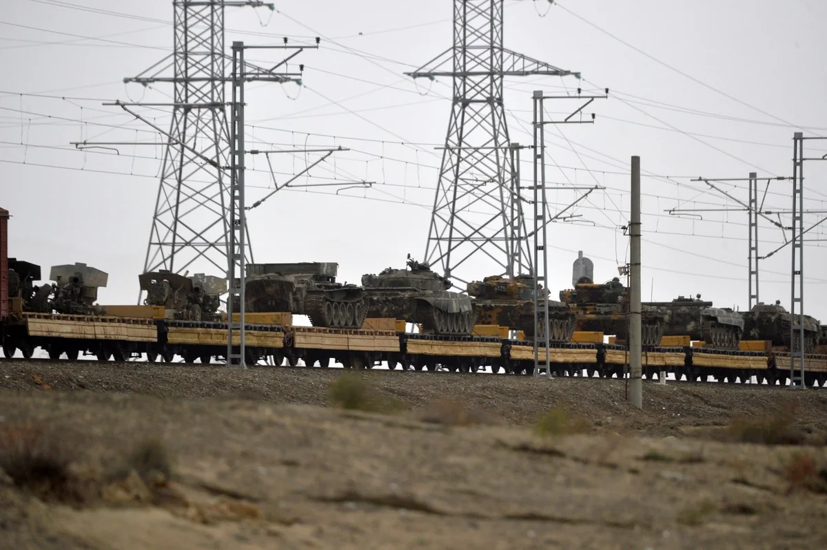 Düşməndən qənimət kimi götürülən texnikalar Bakıya gətirilir