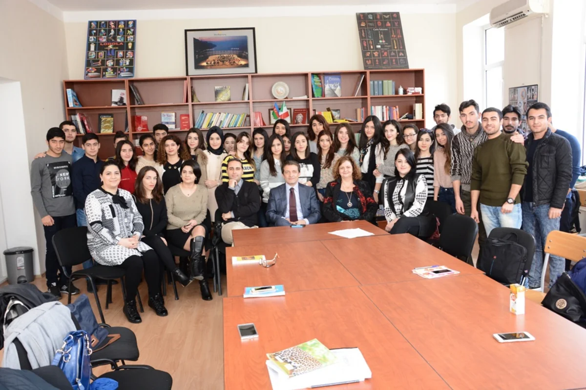 ​İtaliyanın Azərbaycandakı səfiri ADU tələbələri ilə görüşüb