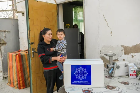 Heydər Əliyev Fondu aztəminatlı ailələrə ənənəvi Novruz sovqatları paylayır