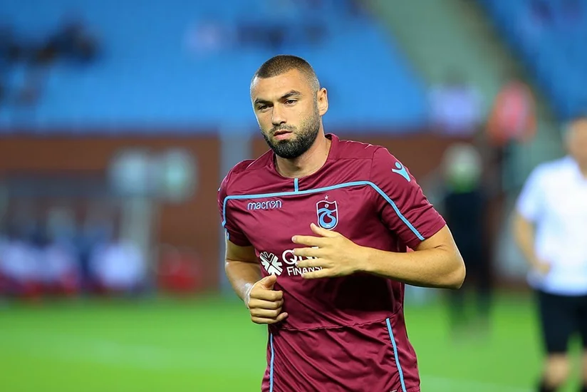 Futbolçu Burak Yılmaz 11 ildən sonra Beşiktaşa qayıdıb
