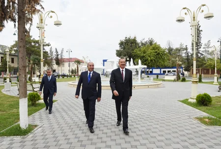 Azərbaycan Prezidenti Kürdəmirdə məktəb binasının açılışında iştirak edib