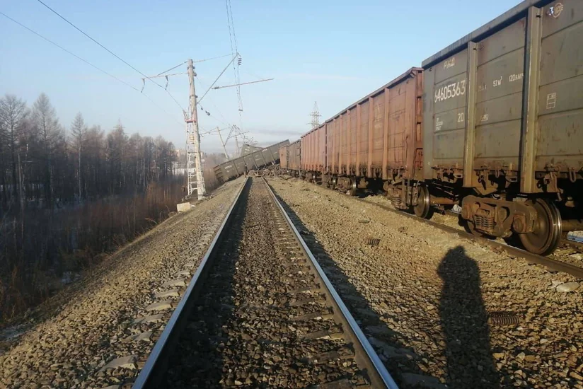 В Волгоградской области столкнулись поезд и самосвал, пострадали около 140 человек