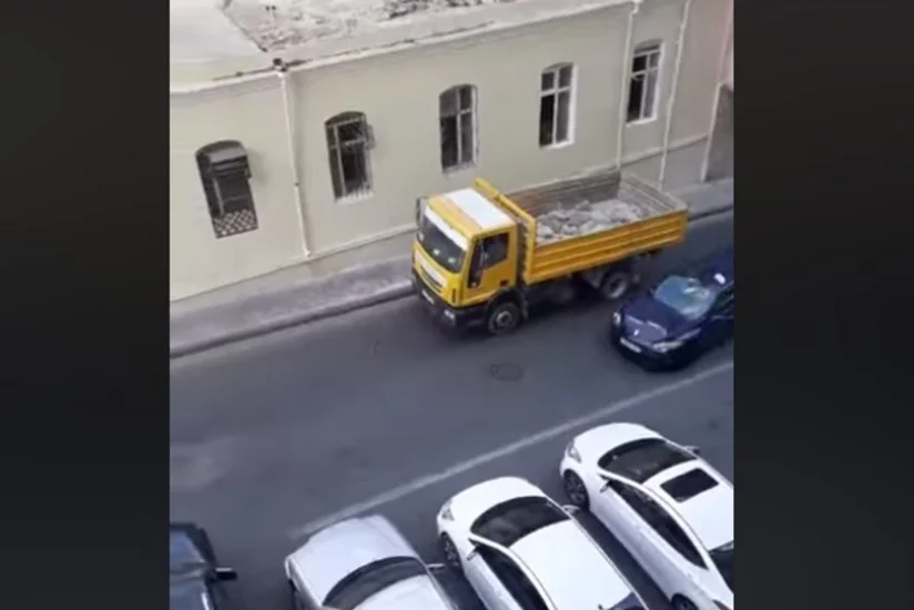 В Баку работники исполнительной власти умным способом избавляются от мусора - ВИДЕО