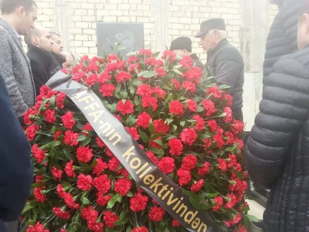 Futbol ictimaiyyəti Böyükağa Hacıyevin məzarını ziyarət edib