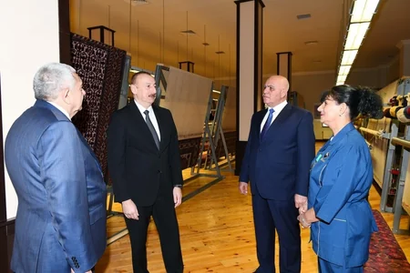 Dövlət başçısı “Azərxalça”nın Tovuz filialının fəaliyyəti ilə tanış olub