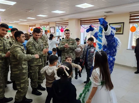 Dünya Azərbaycanlılarının Həmrəyliyi Günü və Yeni il münasibətilə Azərbaycan Ordusunda silsilə tədbirlər keçirilib