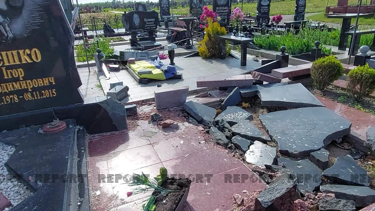 Russian troops desecrate graves of Ukrainian soldiers