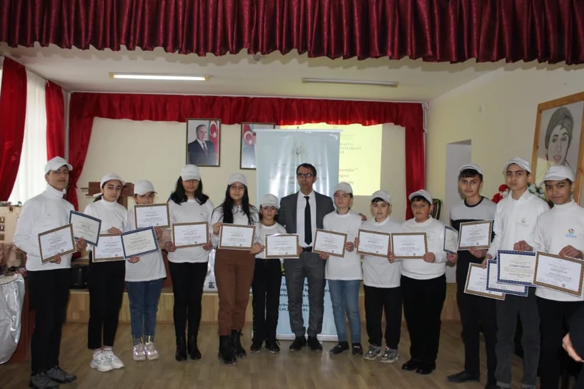 Cəlilabadda Rəqəmsal aqronomlar şagird düşərgəsi layihəsinin bağlanışı keçirilib