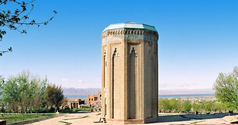 Möminə xatun türbəsi bərpa olunacaq