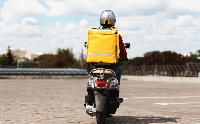 Azərbaycanda moped sürücülərindən sürücülük vəsiqəsi tələb oluna bilər