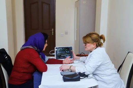 West Hospitalın həkimləri sosial xidmət müəssisəsinin sakinlərini müayinə edib