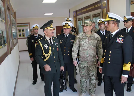 Pakistan HDQ komandanı Hərbi İnstitutu və hərbi hissəni ziyarət edib