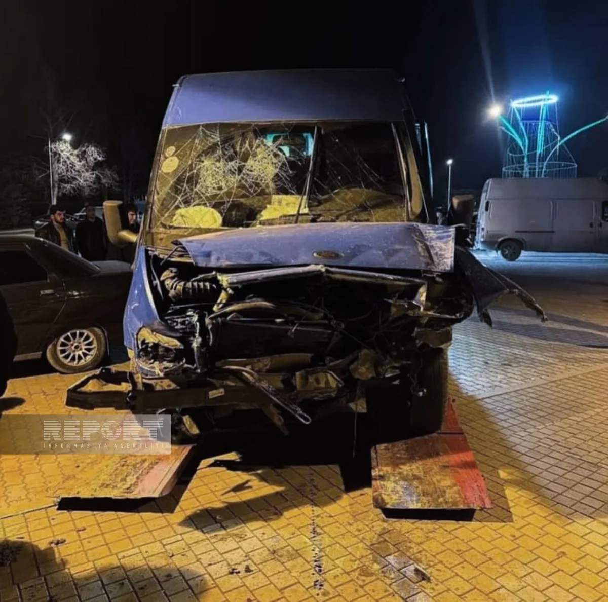 Mingəçevirdə mikroavtobus kafeyə çırpılıb, xəsarət alanlar var