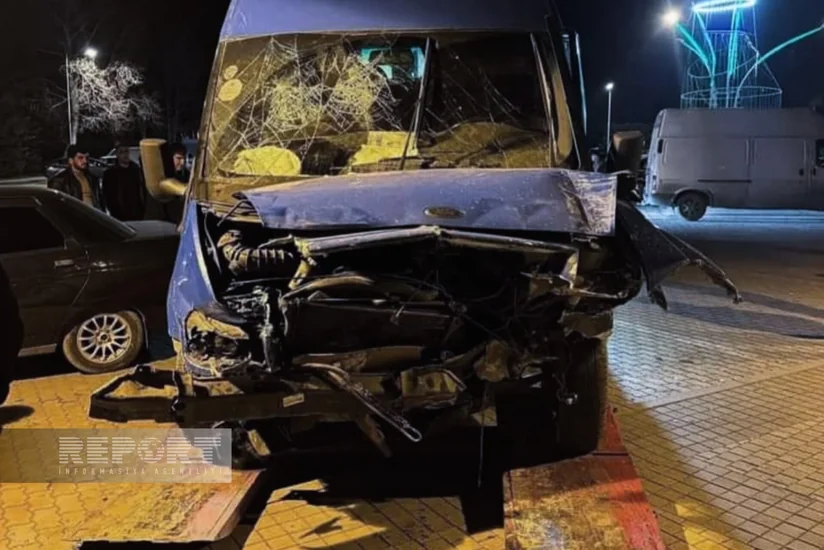 Mingəçevirdə mikroavtobus kafeyə çırpılıb, xəsarət alanlar var