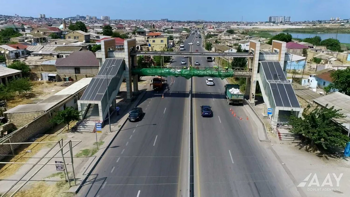 Binəqədidə yerüstü piyada keçidində təmir-bərpa işləri aparılır