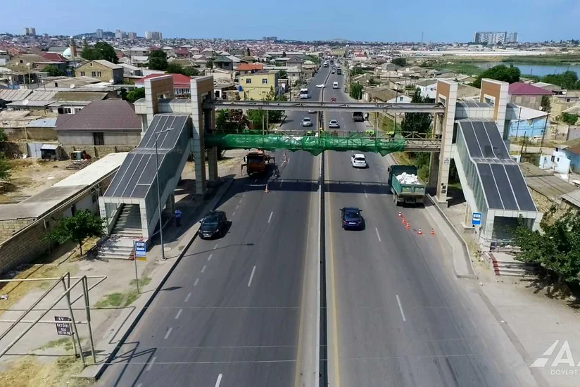 Binəqədidə yerüstü piyada keçidində təmir-bərpa işləri aparılır