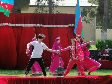 Bakı Dövlət Sirki Qocalar evi”ndə çıxış edib