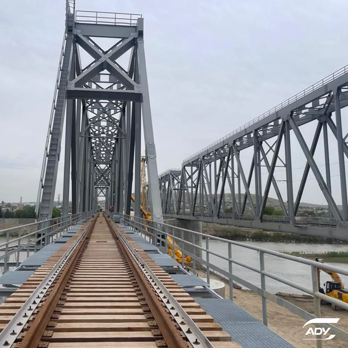 Kür çayı üzərində yeni dəmiryolu körpüsü istismara verilir