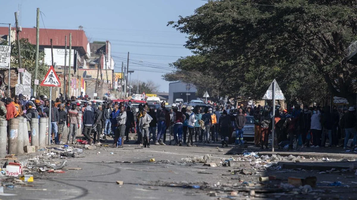 Riots kill 212 in South Africa
