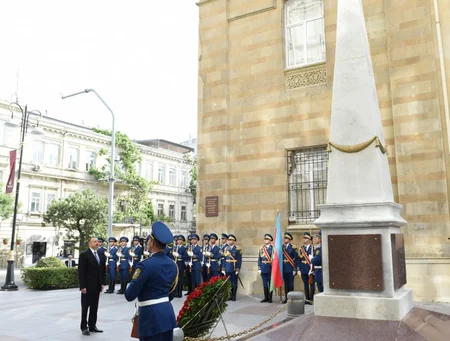 President visits monument erected in honor of Azerbaijani Democratic Republic