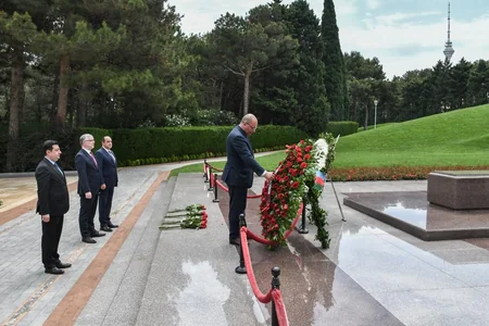 ANAMA kollektivi Ulu Öndərin məzarını ziyarət edib