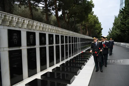 Baş Prokurorluğun əməkdaşları Ümummilli Lider Heydər Əliyevin məzarını ziyarət ediblər