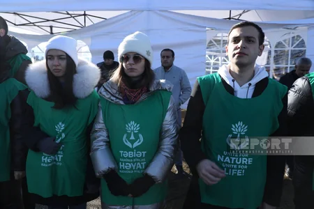 На дороге Шуша - Ханкенди продолжается акция протеста, звучит гимн Азербайджана