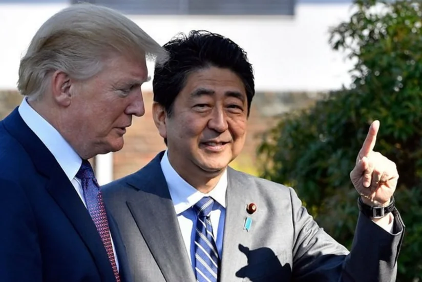 Donald Tramp və Şinzo Abe Yaponiyanın ən böyük hərbi gəmilərindən birində olublar