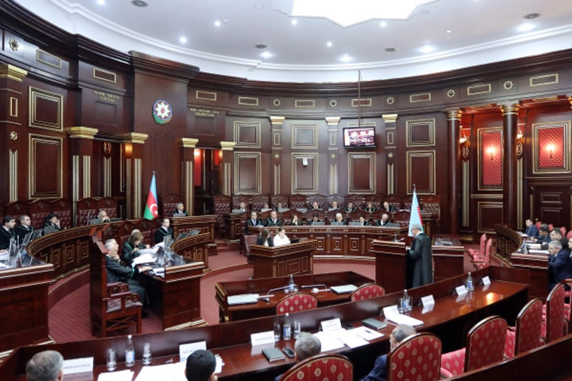 Yeni təyin olunan hakimlər and içiblər