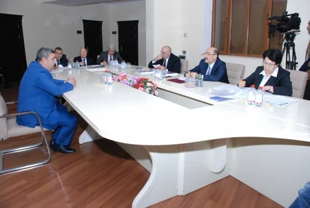 Əbülfəs Qarayev Kürdəmirdə vətəndaşları qəbul edib