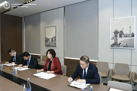 Ceyhun Bayramov yeni Çin səfirinin etimadnaməsinin surətini qəbul edib