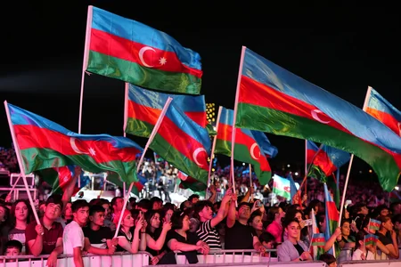 Heydər Əliyev Mərkəzinin parkında Milli Qurtuluş Gününə həsr olunan konsert keçirilib