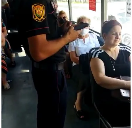 Polis ictimai nəqliyyatda kütləvi yoxlama-nəzarət tədbirləri keçirir