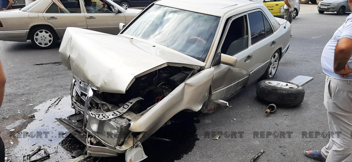 Abşeronda üç avtomobil toqquşdu, xəsarət alanlar var - VİDEO