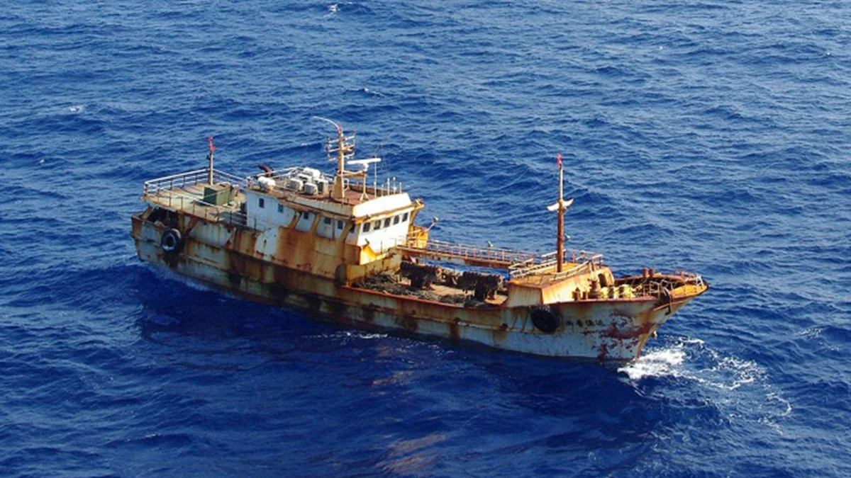 Çində iki gəmi toqquşub, 11 nəfər itkin düşüb