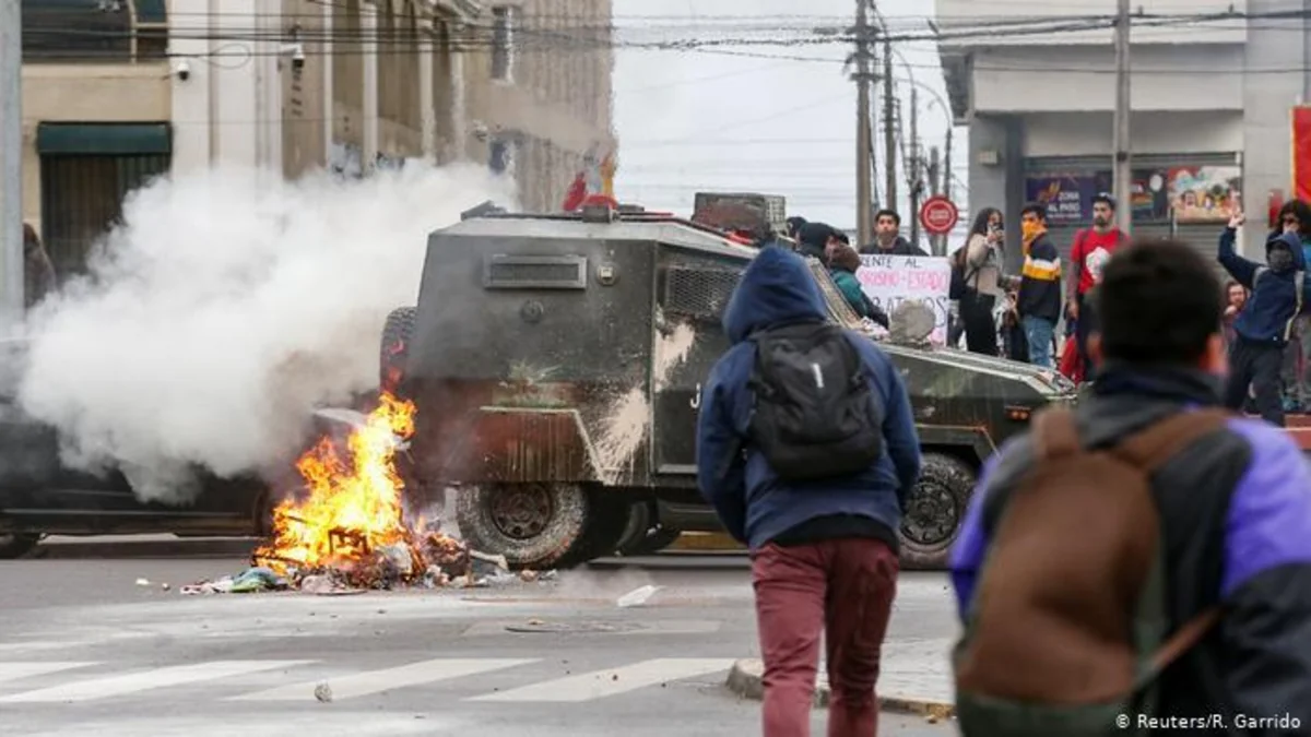 В Чили в ходе протестов задержали около 1,5 тысячи человек