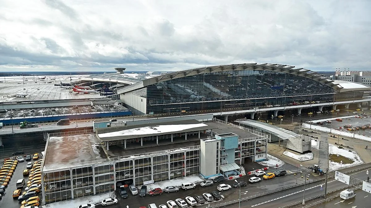 KİV: “Moskvada dronla əlaqədar Vnukovo aeroportunda hava zonası bağlanıb”