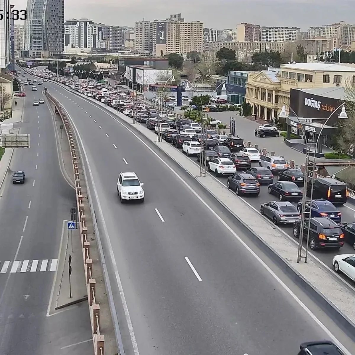 Bakının bir sıra yollarında tıxac yaranıb