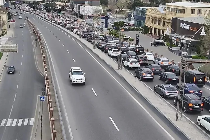 Bakının bir sıra yollarında tıxac yaranıb