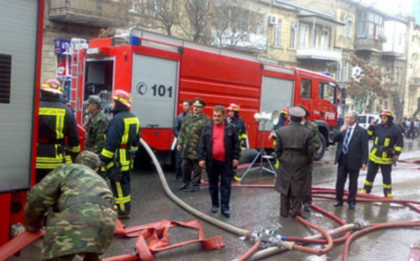 Bakıdakı məktəbdə baş verən yanğında bir müəllim və 3 şagirdin tüstüdən zəhərləndiyi məlum olub