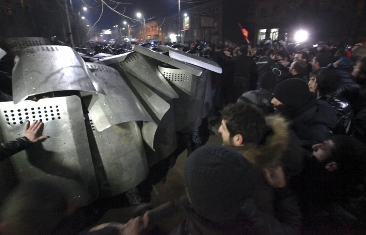Полиция разогнала митинг в центре Еревана
