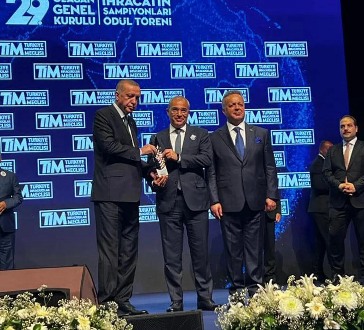 Türkiyə Prezidenti “SOCAR Türkiyə”nin mükafatını Mikayıl Cabbarova təqdim edib