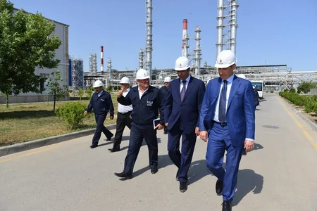 Bakı Ali Neft Məktəbinin rektoru Azərikimya İstehsalat Birliyində olub