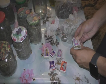 Narkotiki bankalara yığaraq zirzəmidə saxlayan şəxs saxlanılıb