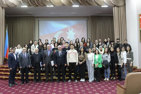 Prezident seçkilərində ilk dəfə səs verəcək tələbələrlə maarifləndirici seminarlar keçirilir