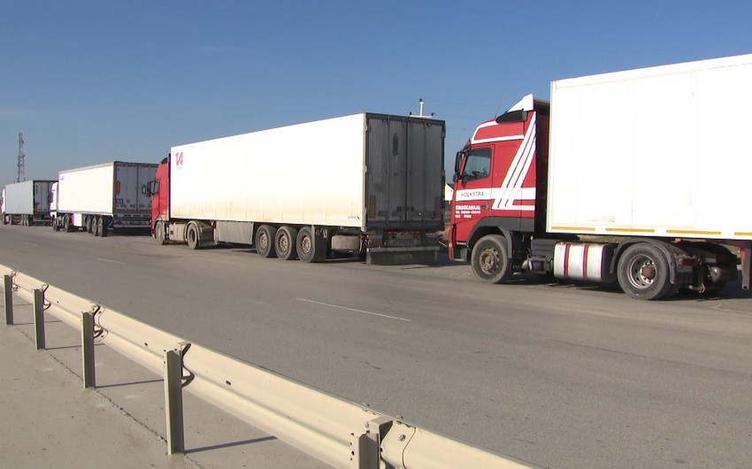 Azərbaycanda iranlı sürücülər polisin müşayiəti ilə hərəkət edirlər